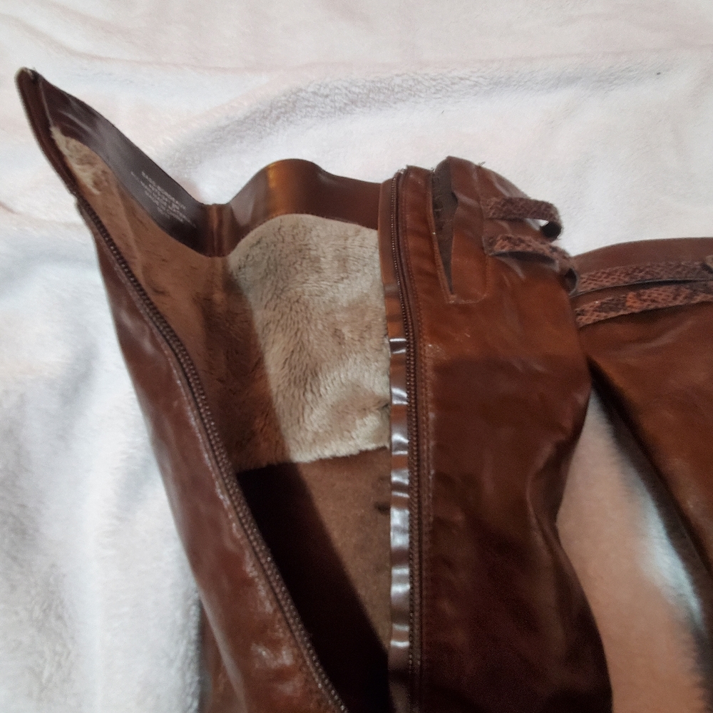 2 brown boots - Picture 2 of 4